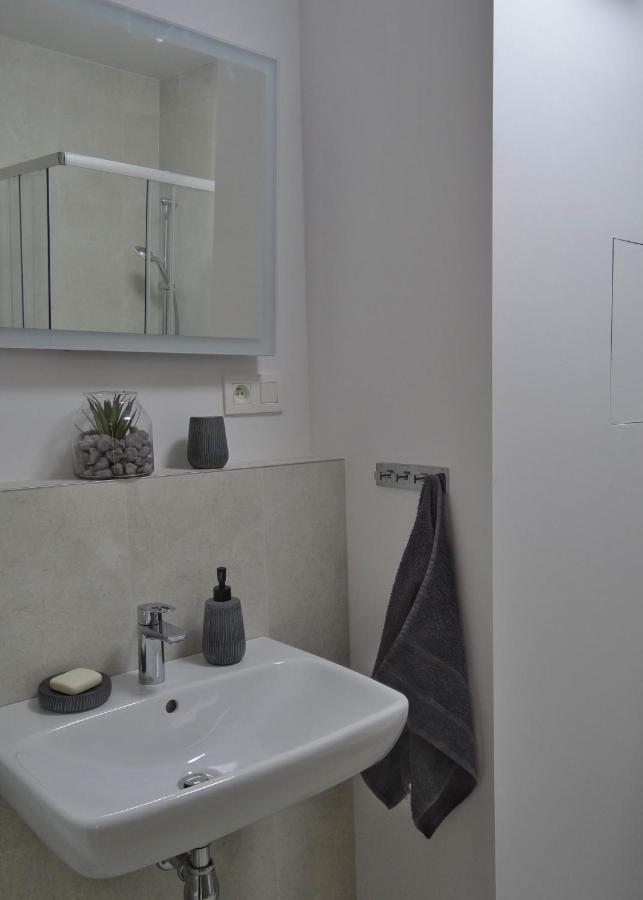 Top Urban Apartment - Free Parking, Green Energy, Modern Style Pressburg Exterior foto